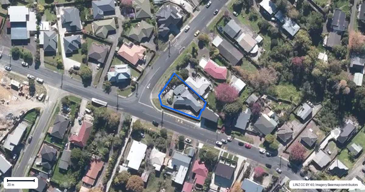 Property context map for 44 Awaroa Road, Sunnyvale, Auckland