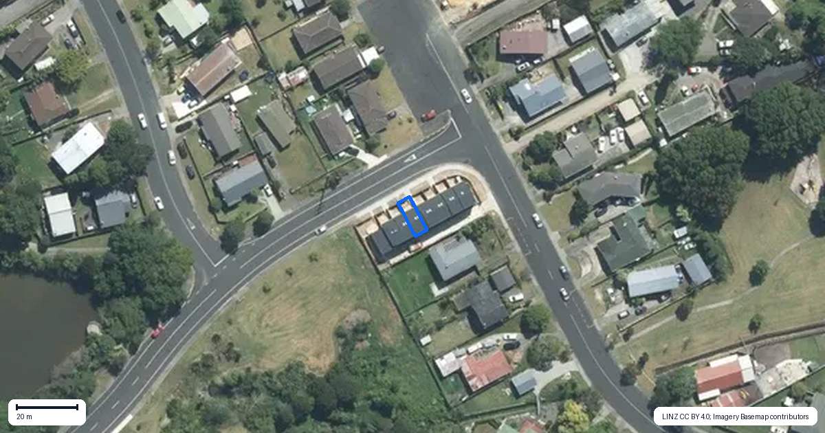 Property context map for 107 Trias Road, Totara Vale, Auckland