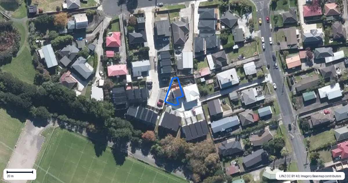 Property context map for 8/62 Titoki Street, Te Atatu Peninsula, Auckland