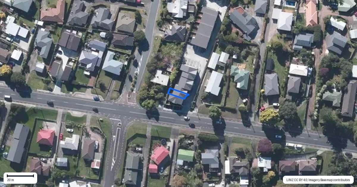 Property context map for 2/106 Triangle Road, Massey, Auckland