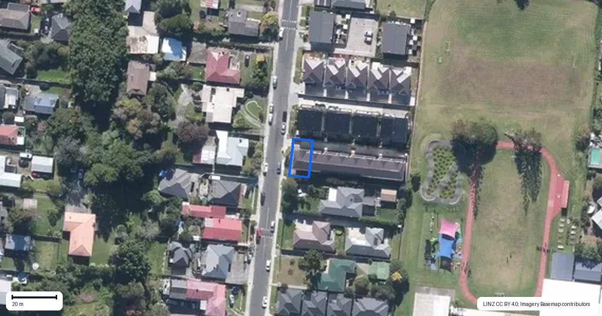 Property context map for 1/17 Kingdale Road, Henderson, Auckland