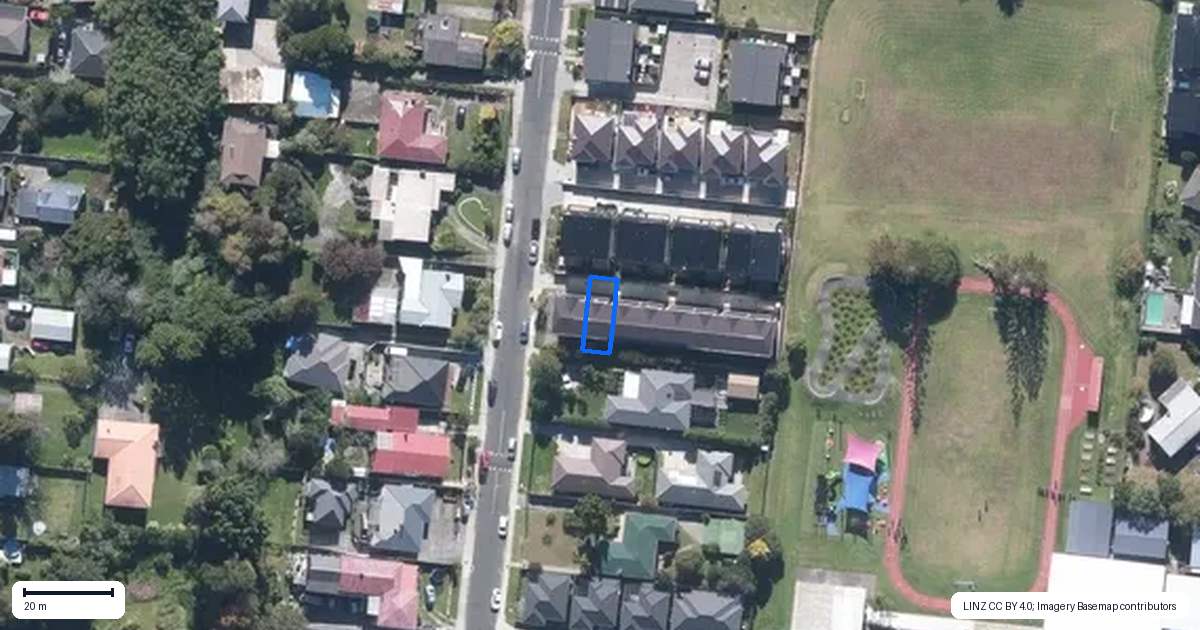 Property context map for 2/17 Kingdale Road, Henderson, Auckland