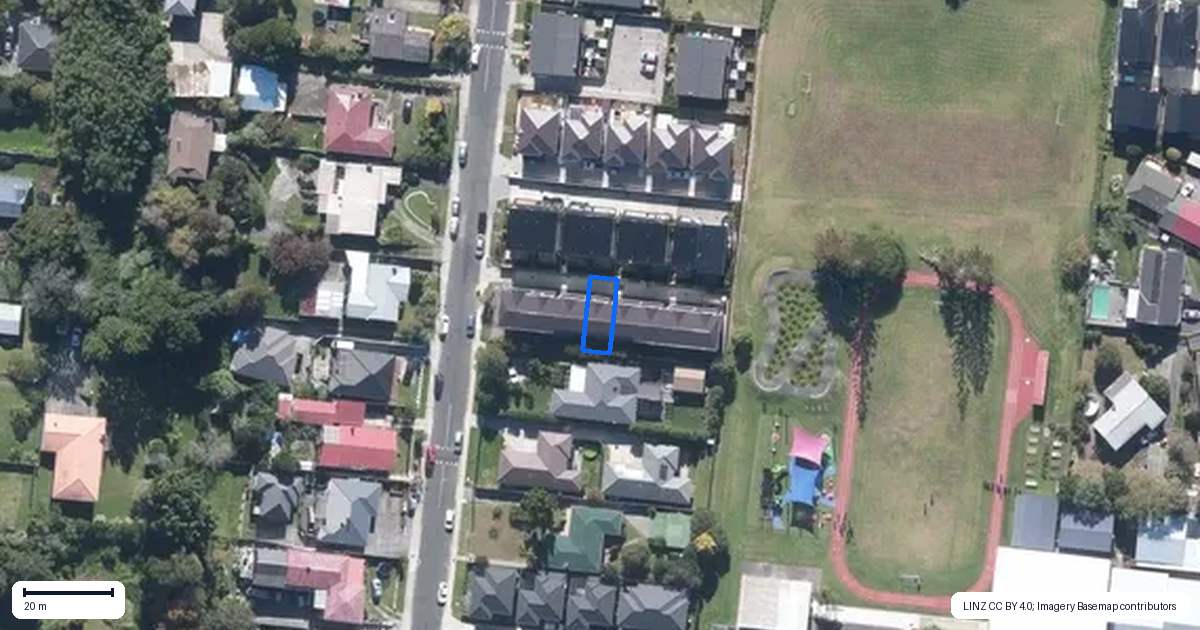 Property context map for 4/17 Kingdale Road, Henderson, Auckland