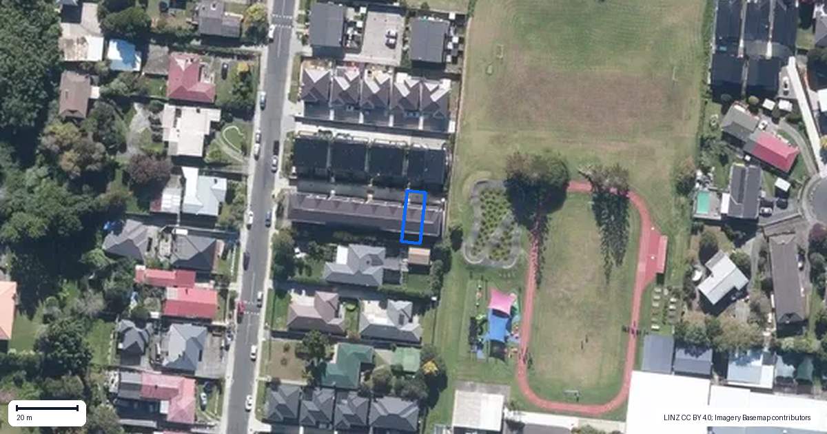 Property context map for 7/17 Kingdale Road, Henderson, Auckland