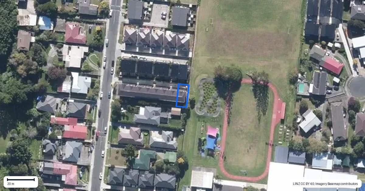 Property context map for 8/17 Kingdale Road, Henderson, Auckland