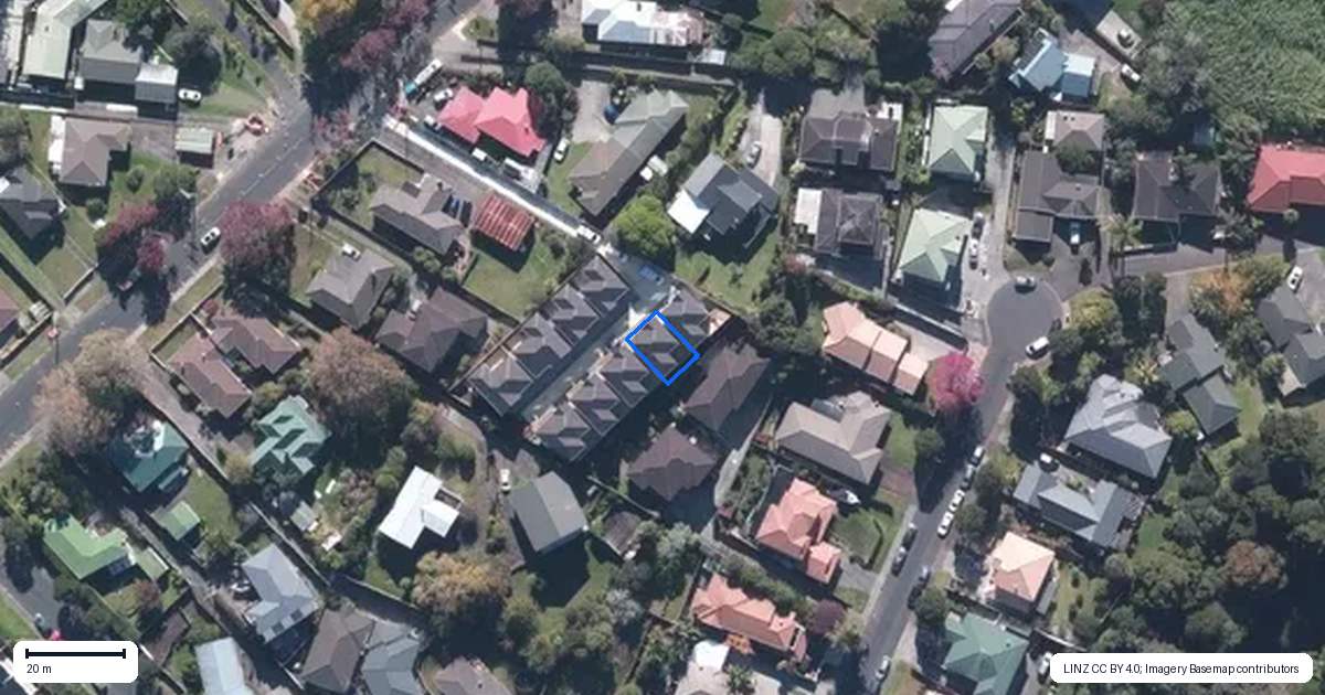 Property context map for 8/33 Buscomb Avenue, Henderson, Auckland