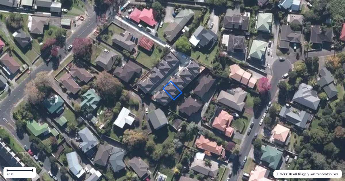 Property context map for 6/33 Buscomb Avenue, Henderson, Auckland