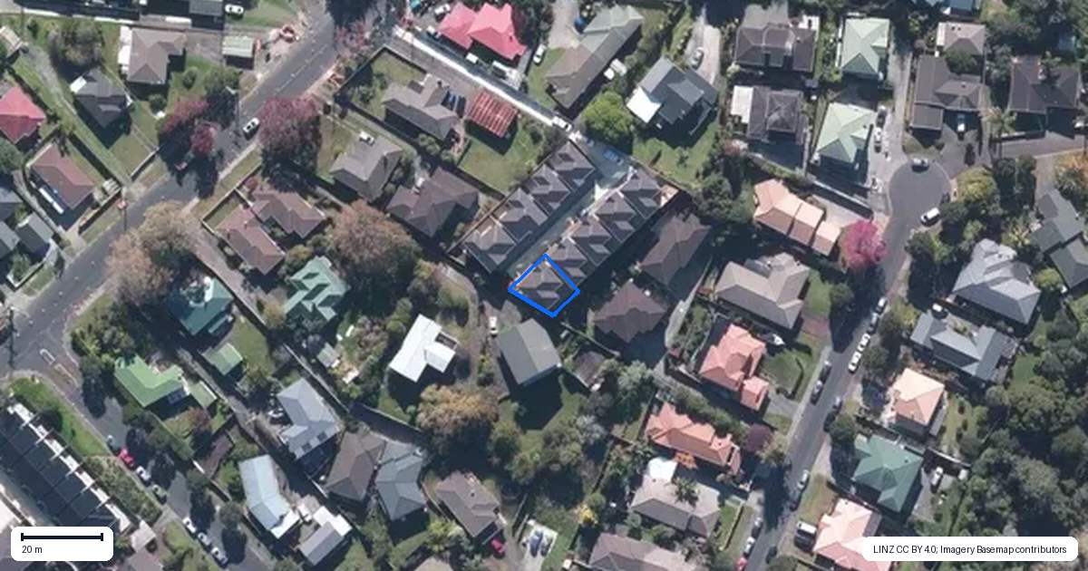 Property context map for 5/33 Buscomb Avenue, Henderson, Auckland