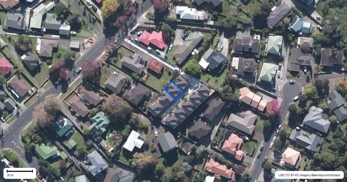 Property context map for 2/33 Buscomb Avenue, Henderson, Auckland