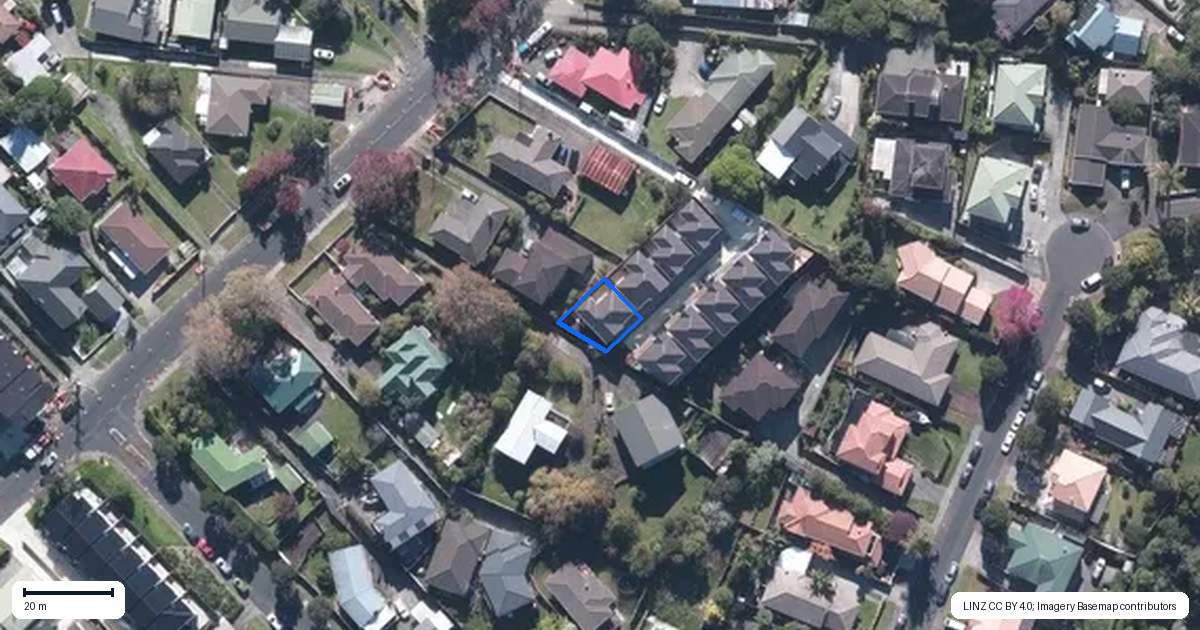 Property context map for 4/33 Buscomb Avenue, Henderson, Auckland