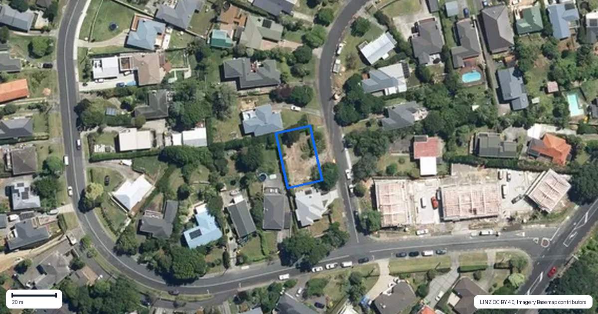Property context map for 2A Deane Avenue, Titirangi, Auckland