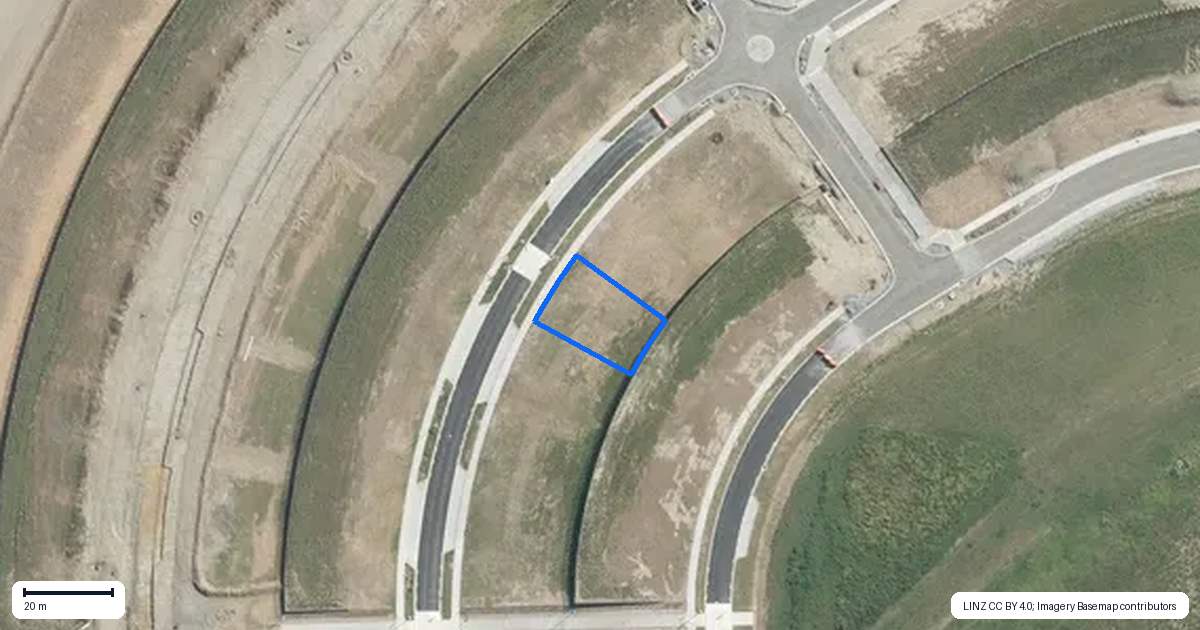 Property context map for 32 Tipu Crescent, Wainui