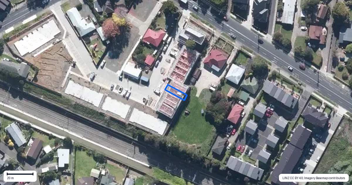Property context map for 15 Isabella Lane, Henderson, Auckland