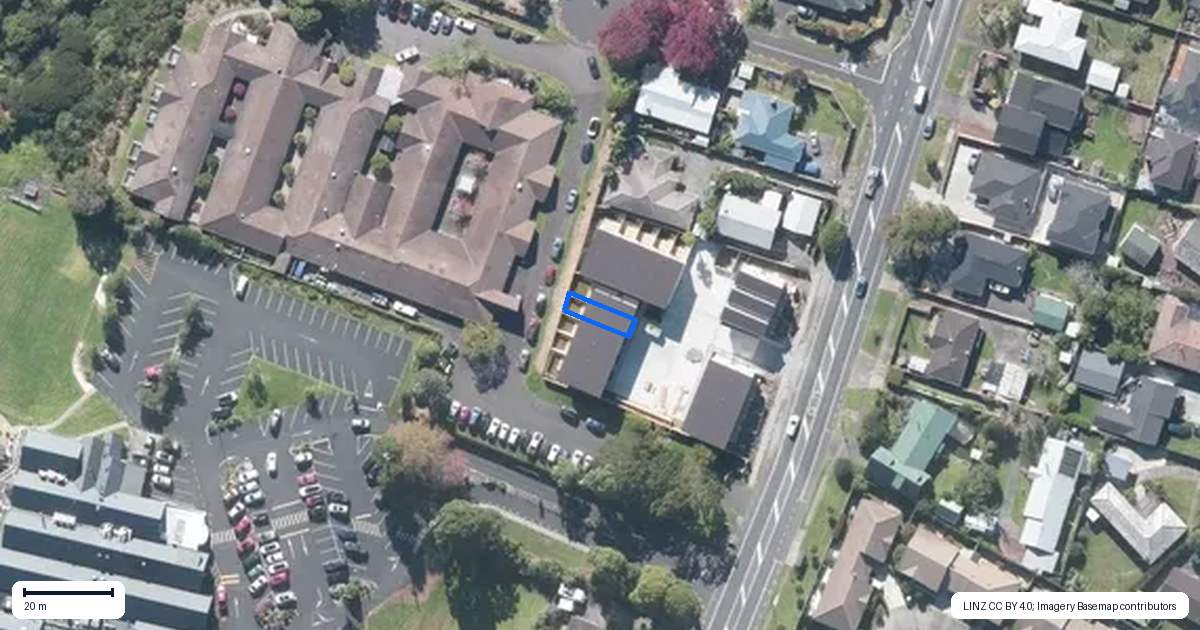 Property context map for 8/103 Botany Road, Botany Downs, Auckland