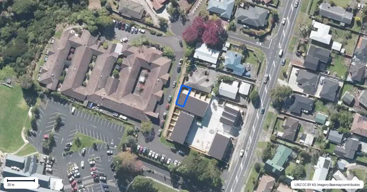 Property context map for 8/101 Botany Road, Botany Downs, Auckland