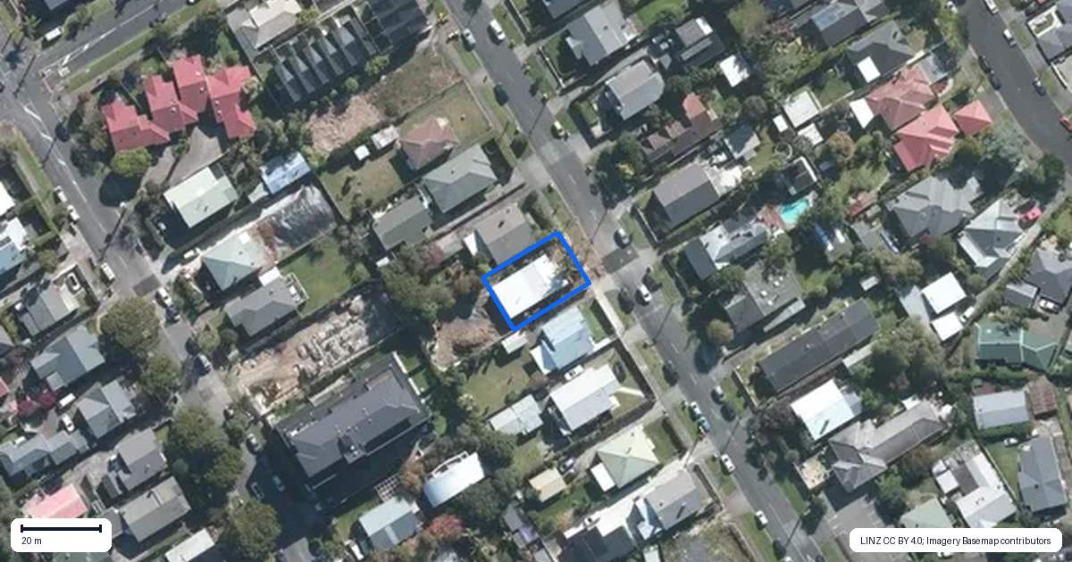 Property context map for 16 Moa Road, Point Chevalier, Auckland