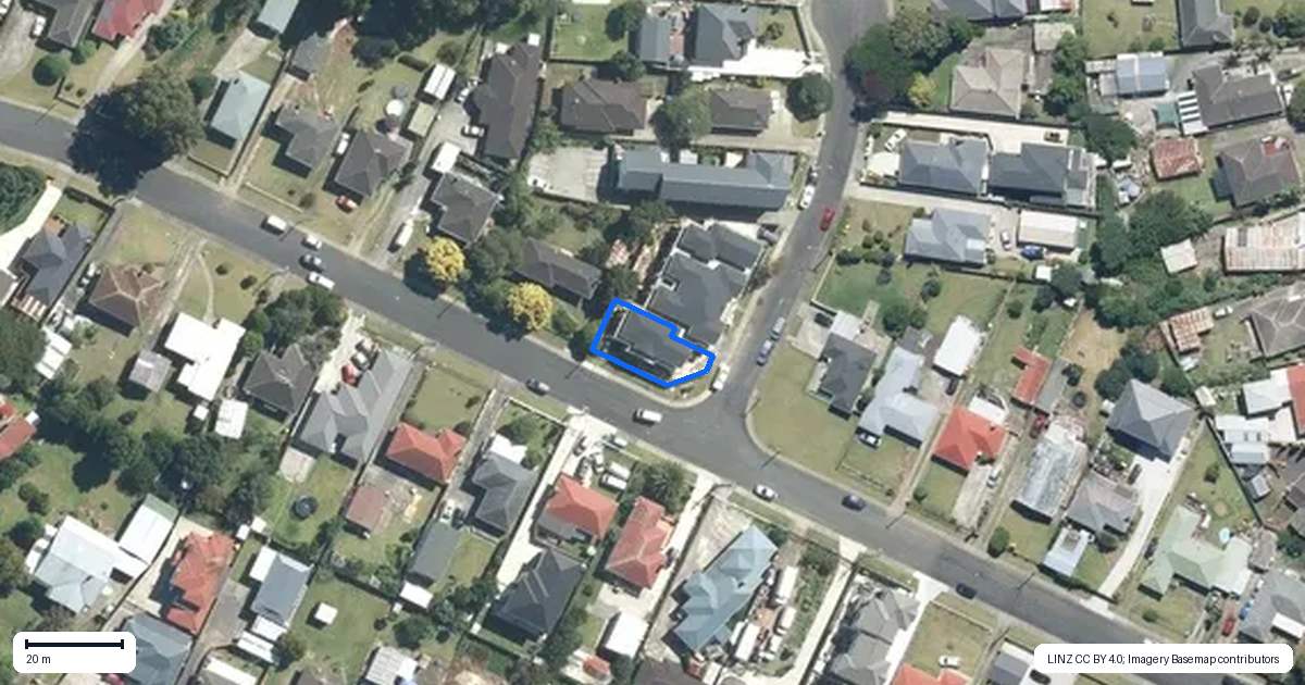Property context map for 15 Hallberry Road, Mangere East, Auckland