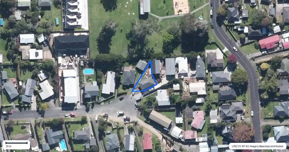 Property context map for 24A Clinton Avenue, Te Atatu Peninsula, Auckland