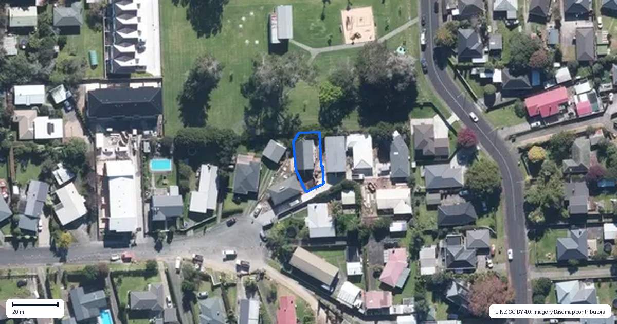 Property context map for 24B Clinton Avenue, Te Atatu Peninsula, Auckland