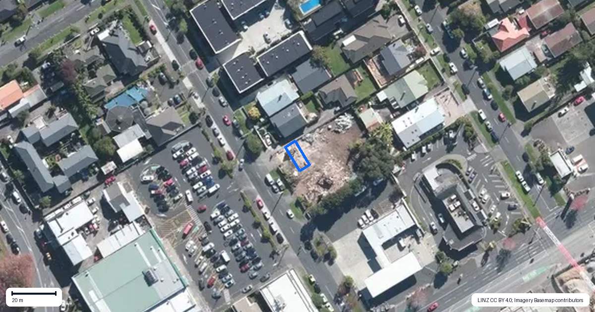 Property context map for 2/11 Huia Road, Point Chevalier, Auckland
