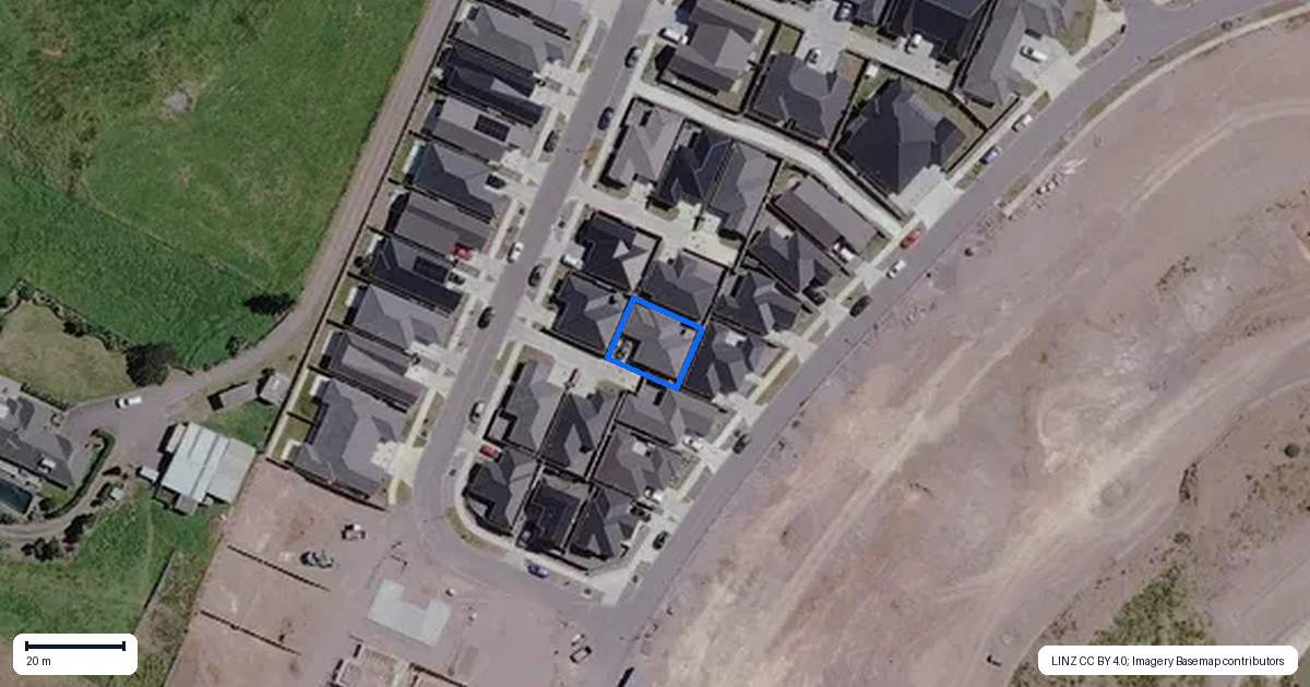 Property context map for 20 Waruhia Crescent, Rototuna North, Hamilton