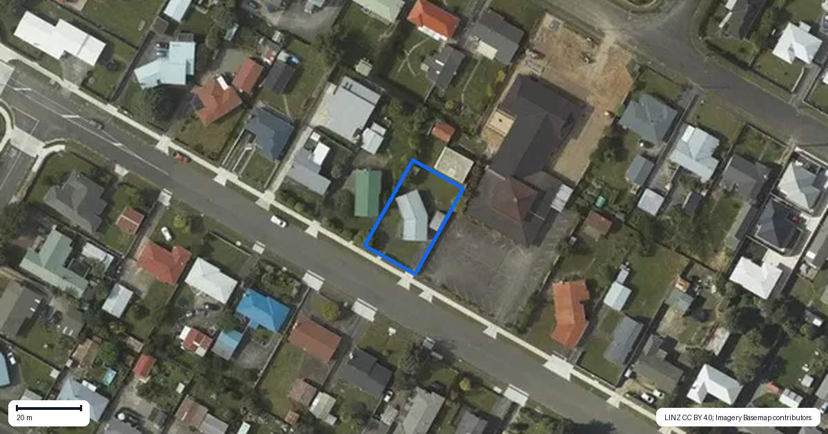 Property context map for 129 Liverpool Street, Levin