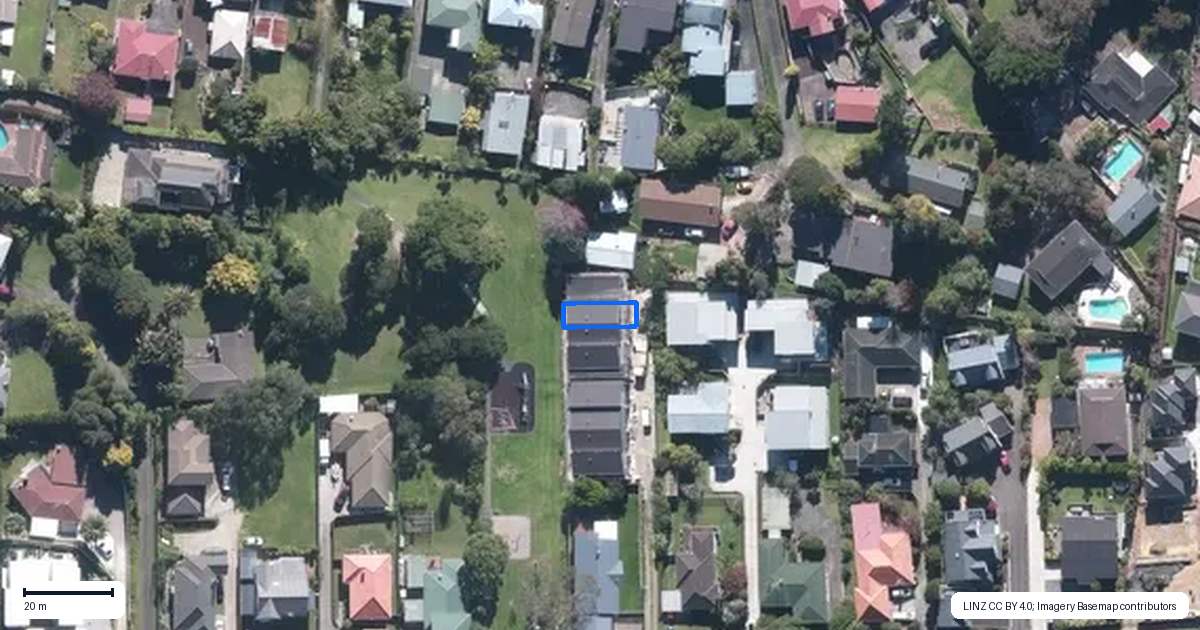 Property context map for 7/30A Tirimoana Road, Te Atatu South, Auckland