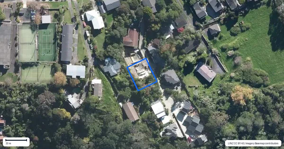 Property context map for 2/15A Verran Road, Birkenhead, Auckland
