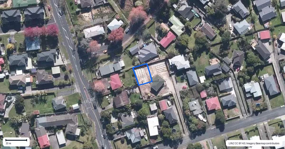 Property context map for 8B Kaikoura Street, Henderson, Auckland