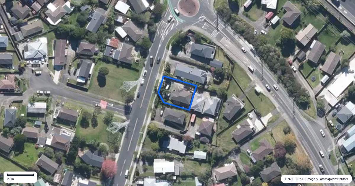 Property context map for 14 Waimumu Road, Massey, Auckland
