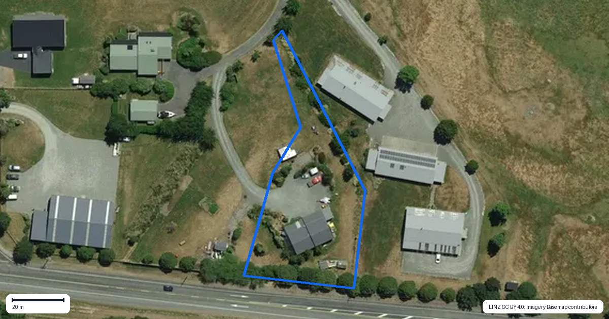 Property context map for 16 Paton Place, Te Anau