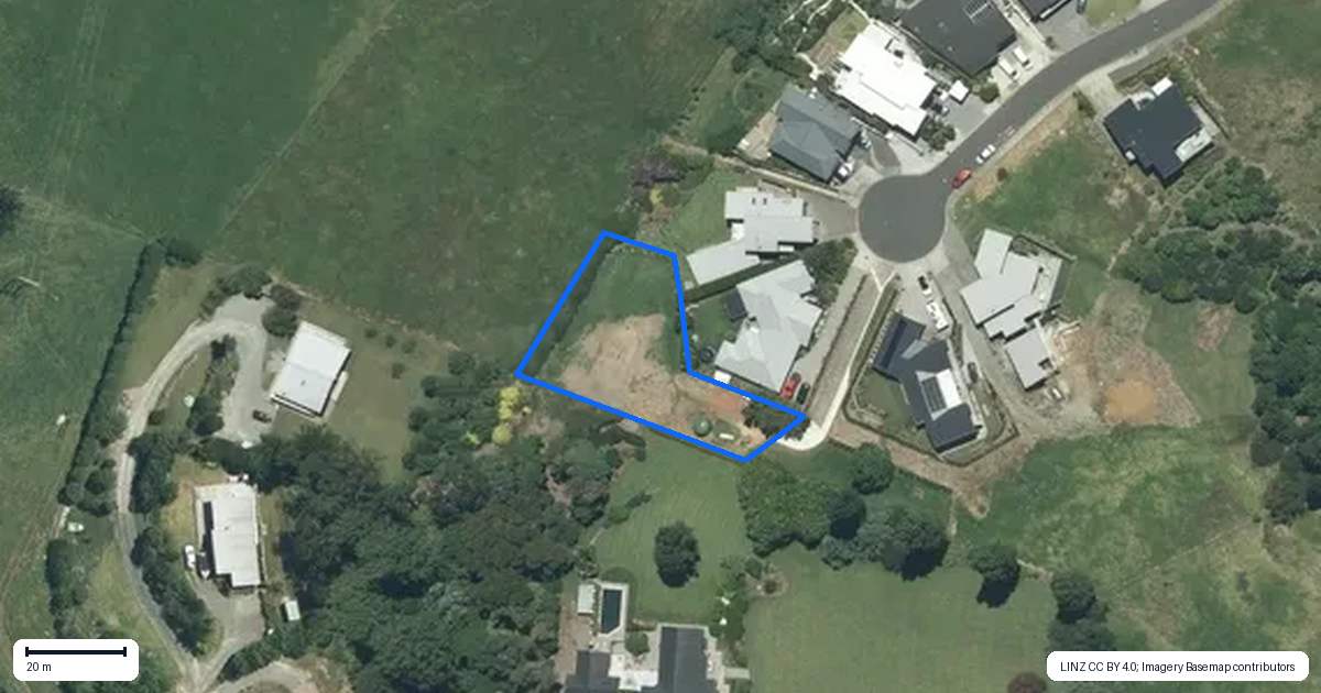 Property context map for 124 Te Pamahue Drive, Whangamata
