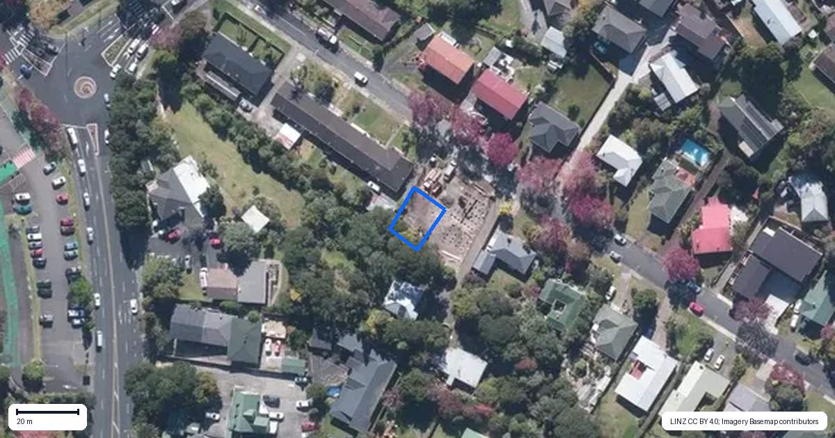 Property context map for 3B Takapu Street, Henderson, Auckland