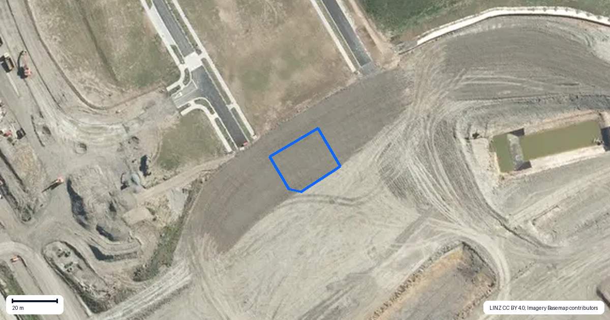 Property context map for 2 Tipu Crescent, Wainui
