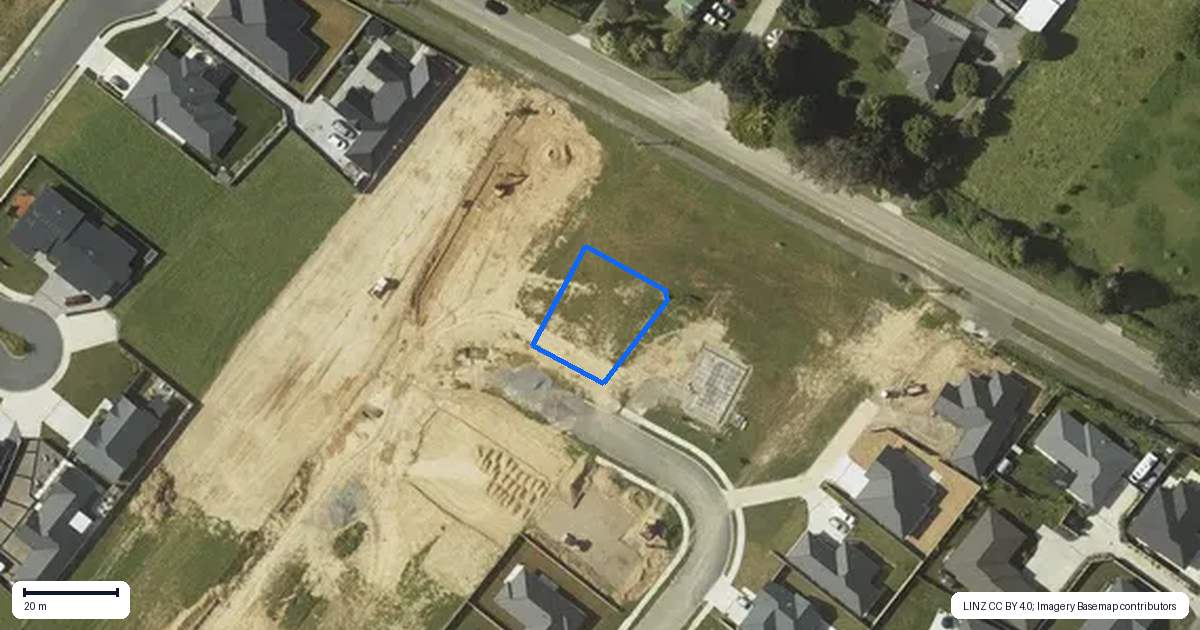 Property context map for 32 Pahiki Crescent, Levin