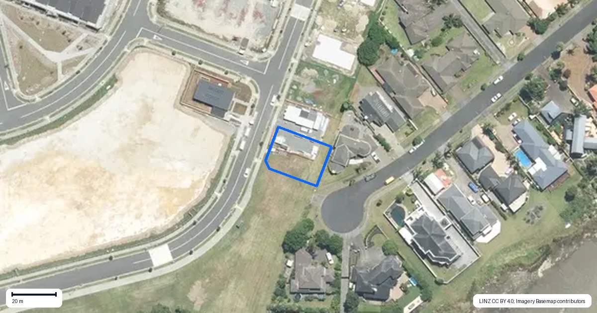 Property context map for 90 Waituarua Drive, Takanini, Auckland