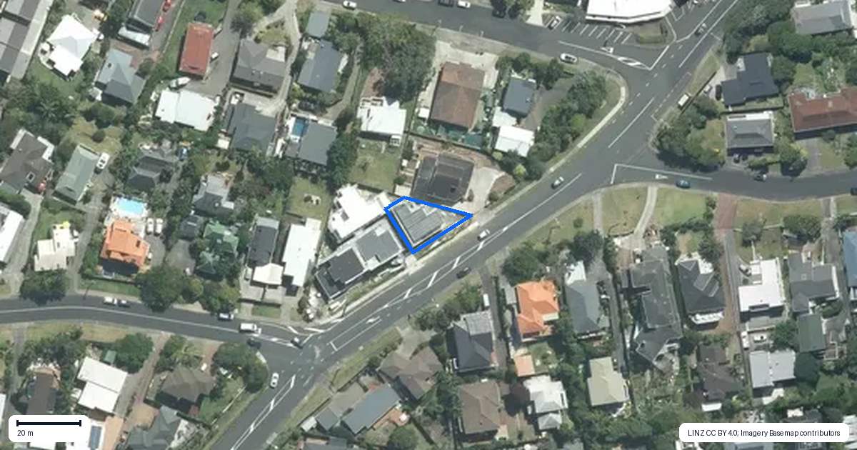 Property context map for 850D Beach Road, Waiake, Auckland