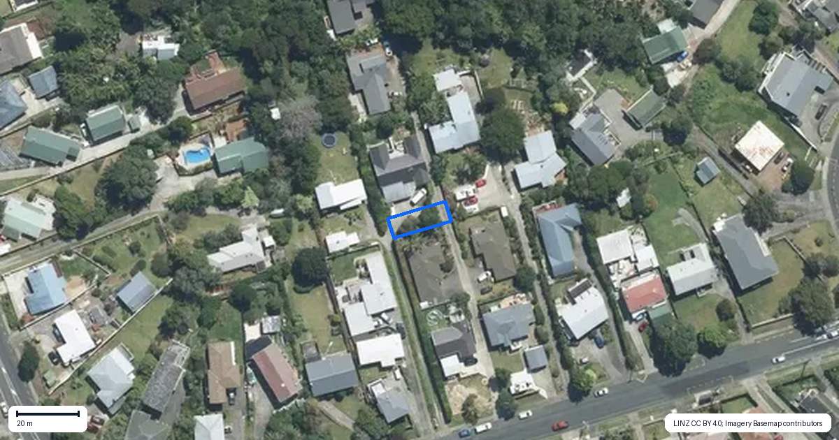 Property context map for 1/19 Roberts Road, Glenfield, Auckland