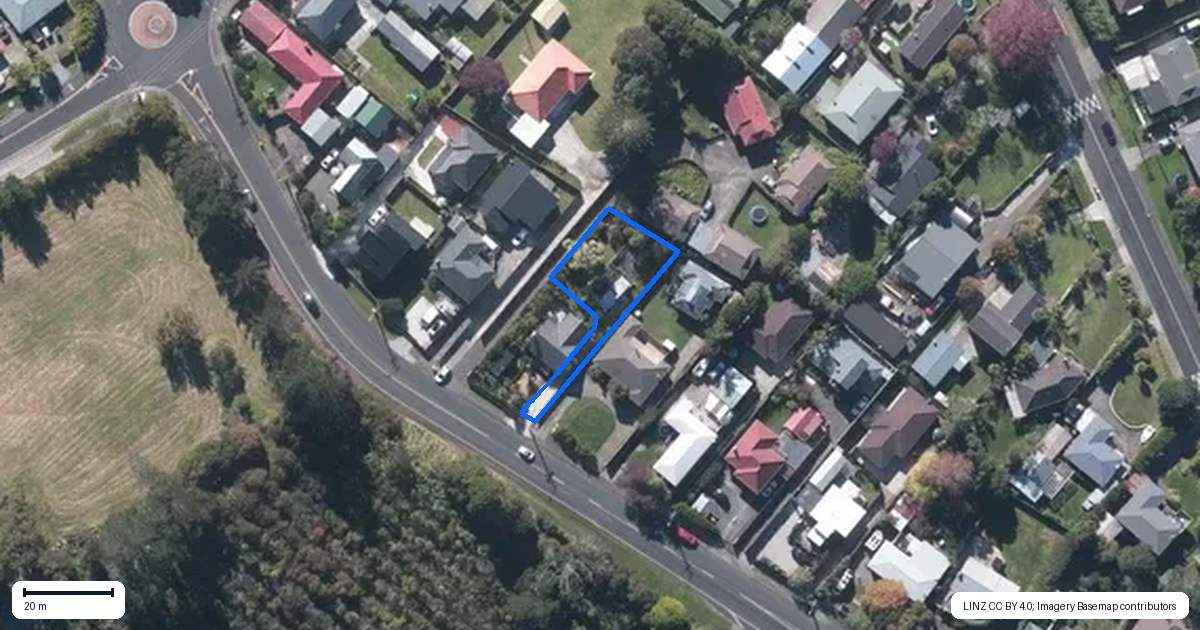 Property context map for 32A Pine Avenue, Henderson, Auckland