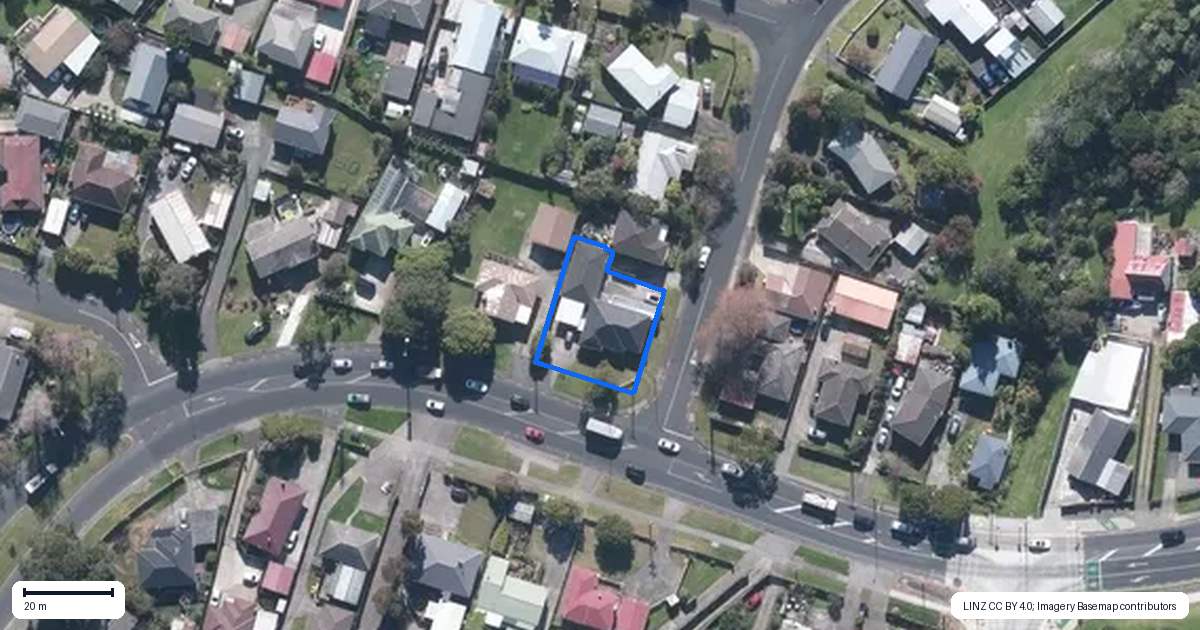 Property context map for 126 Universal Drive, Henderson, Auckland
