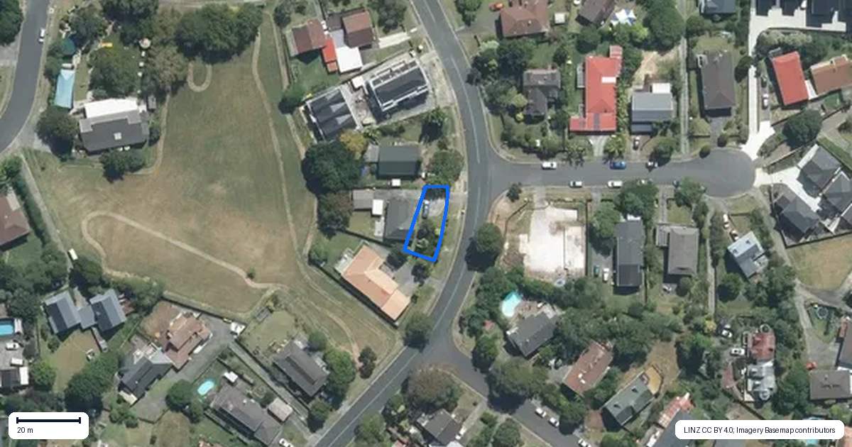 Property context map for 8A Weetman Drive, Browns Bay, Auckland